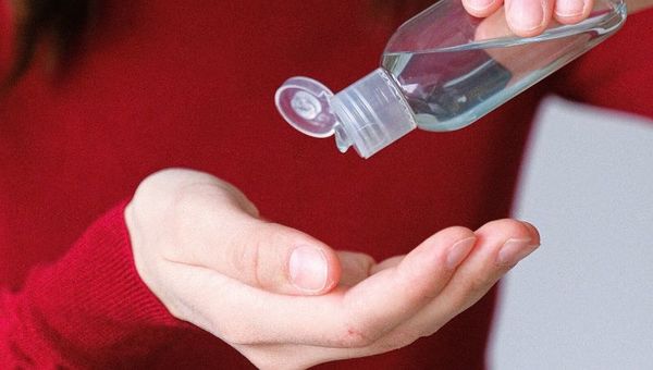 ¿Son seguras las presentaciones de alcohol artesanal? Esta es la verdad de los hechos