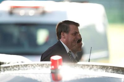 Bolsonaro se pasea por Brasilia en contra de las recomendaciones sanitarias - Mundo - ABC Color