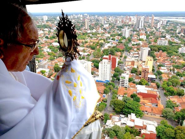 En helicóptero realizan procesión eucarística