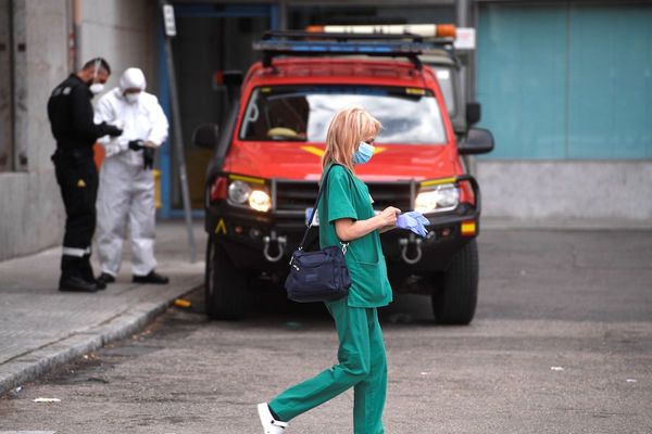 España registra récord de decesos por la pandemia