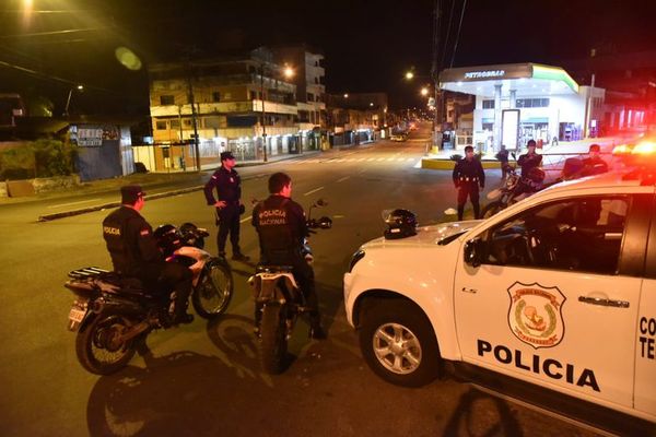 Policía refuerza patrulla en zona del Mercado 4 por rumor de supuestos saqueos a supermercados - Nacionales - ABC Color
