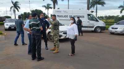 Agentes penitenciarios comparten alimentos con militares de la frontera » Ñanduti