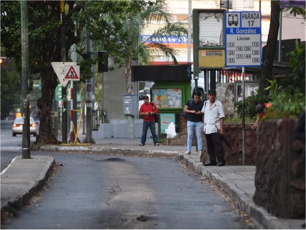 Asunción dispone reducción de buses y exige tapabocas para viajar