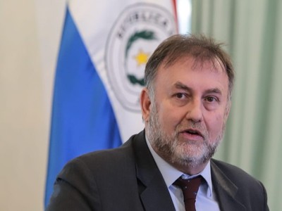 Recortarán sueldos a funcionarios públicos que ganan más de 5 salarios mínimos