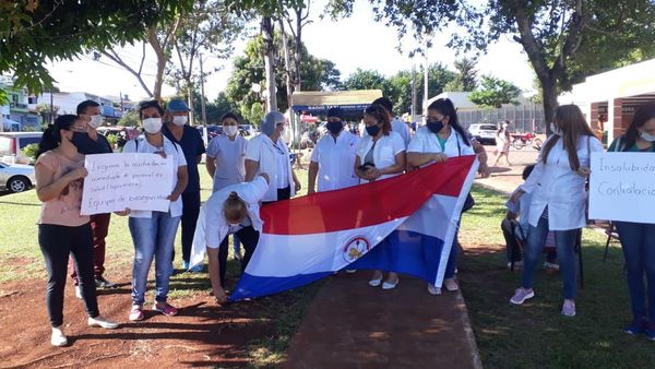 CDE: enfermeras y limpiadoras protestaron frente a Hospital Regional