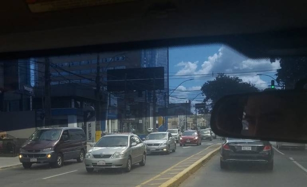 HOY / La gente retoma sus actividades y también se manifiesta: Policía insta a quedar en casa