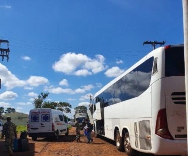 Covid-19: unas 42 personas fueron trasladadas a modo de descomprimir casa de retiro en CDE