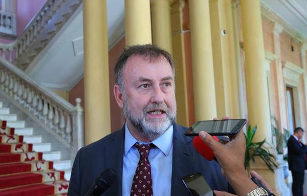 El Estado ahorrará US$ 52 millones con recorte de salarios