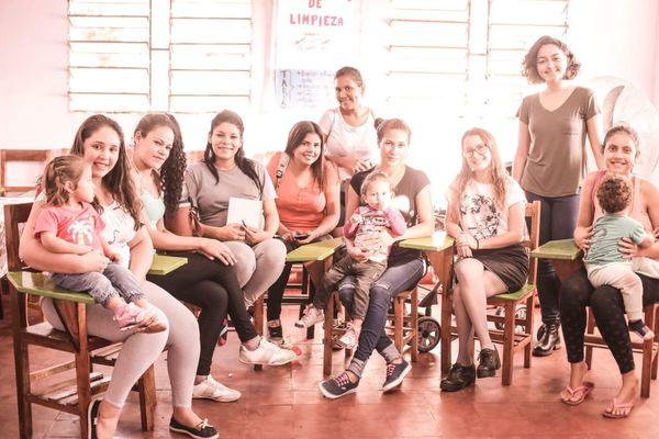 Piden ayuda para madres adolescentes de Cateura
