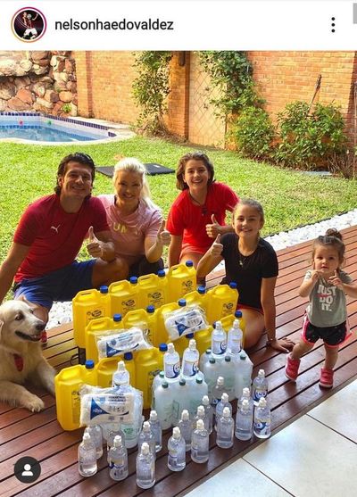 Jugadores y equipos de fútbol se solidarizan con los que no tienen sustento - Periodismo Joven - ABC Color