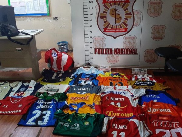 Dos detenidos por robo de camisetas de colección de Édgar Pájaro Benítez