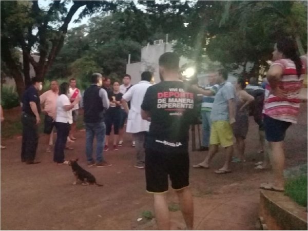 Vecinos se manifiestan por connacionales en cuarentena en motel de la zona