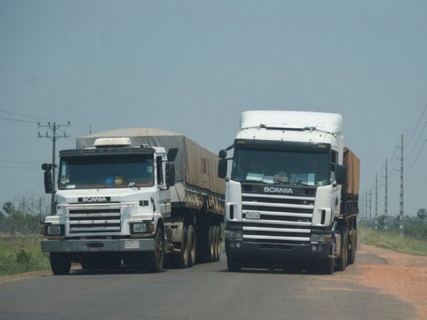 Consulado asiste a camioneros en Bolivia ante cierre de fábricas por Covid-19