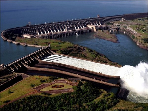 Cinco sindicatos de Itaipú amenazan con paralizar usina