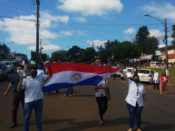 Enfermeros marchan en reclamo de insumos médicos en Ciudad del Este