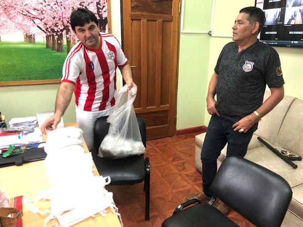 Personas privadas de libertad y funcionarios fabrican tapabocas