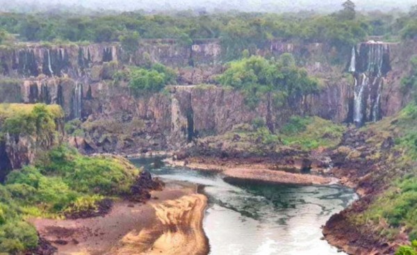 Volumen de agua de las Cataratas es la peor en 15 años