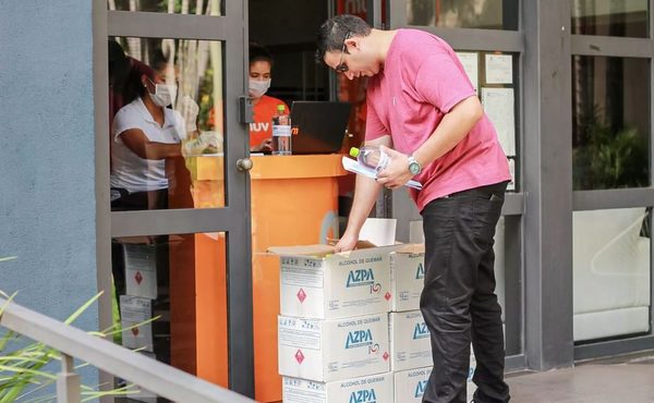 MUV y el MIC se alían para dar desinfectantes a conductores