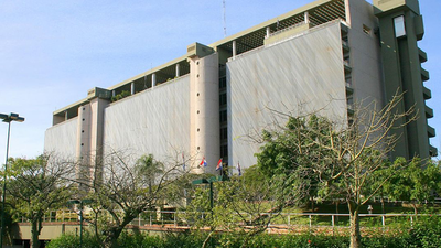 Hoy en el Banco Central: gobierno buscara reestructurar y posponer salarios