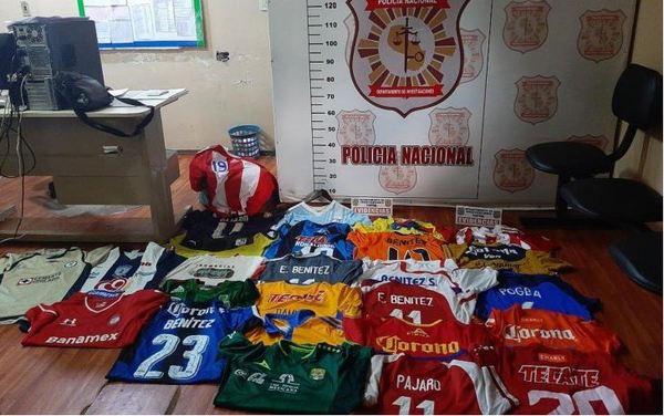 Robaron más 1.000 camisetas a "Pájaro" Benítez, entre ellas la 10 de "Lio" y "Ney" - RCC