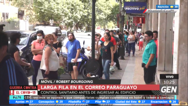 HOY / Fila de más de una cuadra frente al Correo Paraguayo