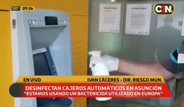 Comuna asuncena desinfecta cajeros automáticos del microcentro