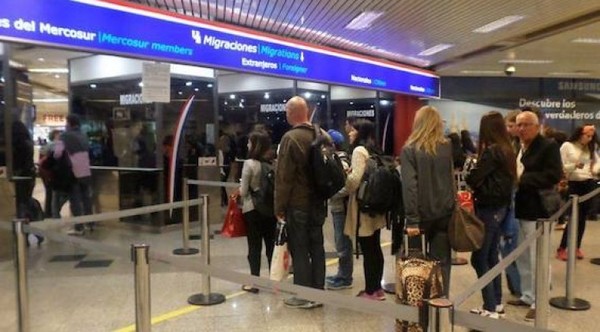 Covid-19: Infectólogo recomienda cierre y control de fronteras hasta julio