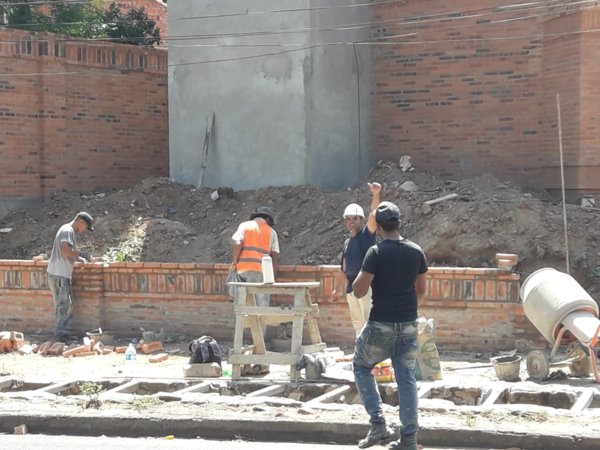 Albañiles realizan colecta de alimentos para aguantar la crisis - Paraguay Informa