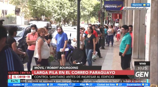 Fila de más de una cuadra frente al Correo Paraguayo