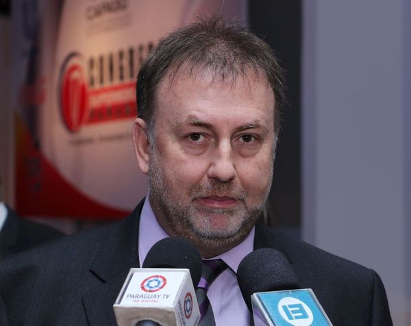 Ministro aclara que no devolverán recortes a funcionarios públicos