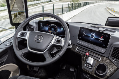 El camión Mercedes-Benz Actros marca el adiós a los espejos retrovisores y a lo analógico