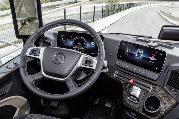 El camión Mercedes-Benz Actros marca el adiós a los espejos retrovisores y a lo analógico