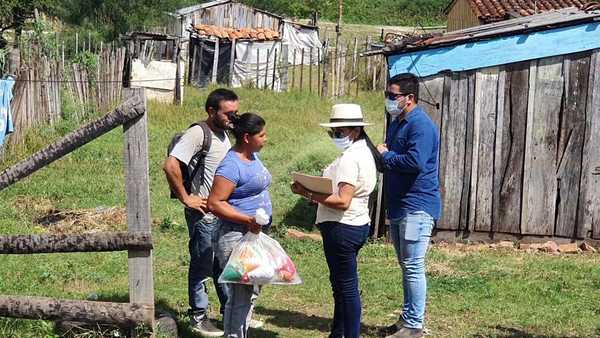 Gobernación de Concepción entrega kits de víveres