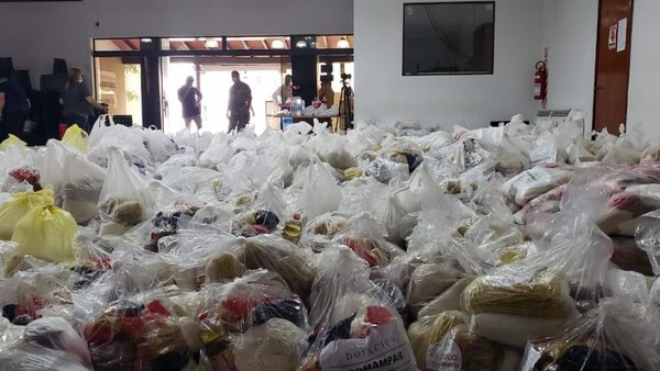 Entregan kits de alimentos a personas que quedaron sin empleo por la pandemia