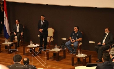 HOY / Dialogo sobre la reforma estructural del Estado entre varios sectores del país