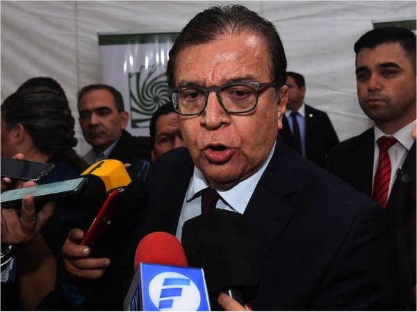 En la EBY, 250 personas ganan por encima de los G. 37 millones
