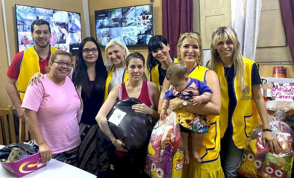 Leones paraguayos entregan alimentos
