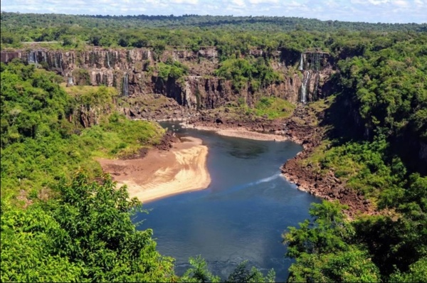 Las cataratas de Iguazú se quedan sin agua