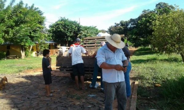 Agricultor repartió 2.000 kilos de mandioca a familias necesitadas