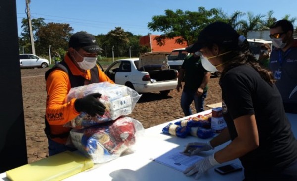 Cámara de Comercios entrega kits de alimentos a mototaxistas