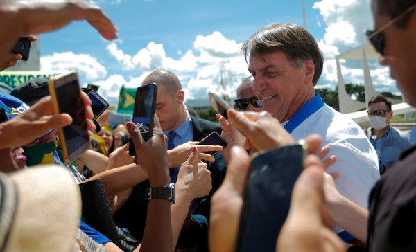 Prohíben a Bolsonaro hacer campañas contrarias al aislamiento social porque causarían un "daño irreparable" - ADN Paraguayo