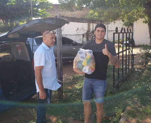 Tacuary entrega alimentos a sus jugadores