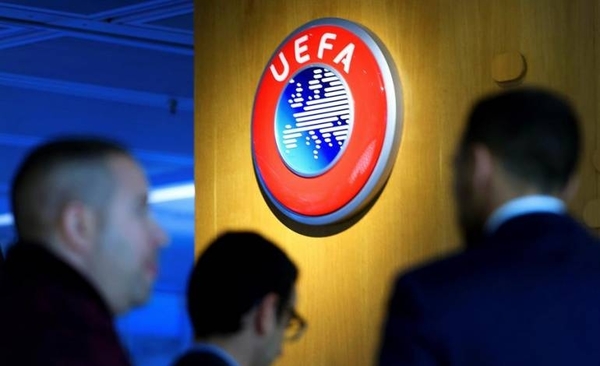 HOY / UEFA aplaza los partidos de selecciones de junio y abre opción para acabar ligas