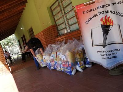 Distribuyen kits de alimentos a alumnos de Santa Elena - Nacionales - ABC Color