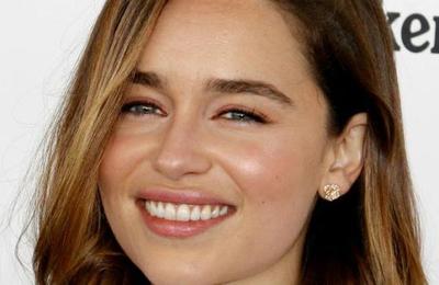Podrás cenar con Emilia Clarke si donas dinero para combatir el Covid-19 - SNT