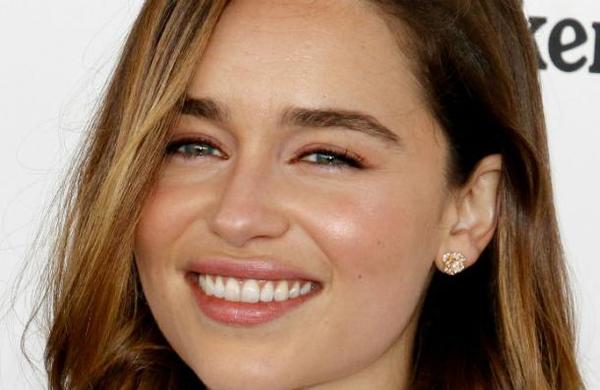 Podrás cenar con Emilia Clarke si donas dinero para combatir el Covid-19 - SNT