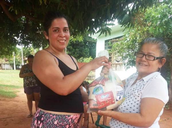 Parroquia inicia distribución de 5 mil kits donados por comerciantes luqueños •