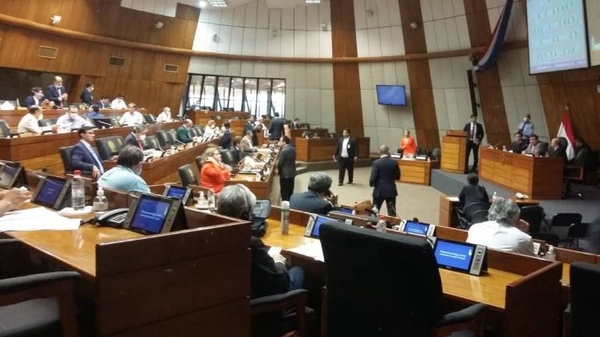 HOY / Fente Guasu y otras bancadas rechazan la propuesta del Ejecutivo de utilizar el 50% de royalties de los municipios para destinarlo a Salud