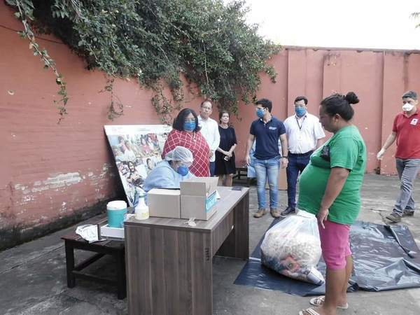 Beneficiarios del programa abrazo reciben kits de alimentos - ADN Paraguayo