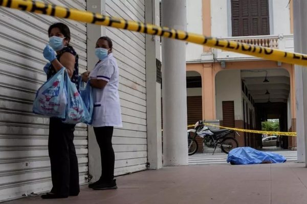 La ciudad de Guayaquil, desbordada, no puede ni enterrar a sus muertos - ADN Paraguayo